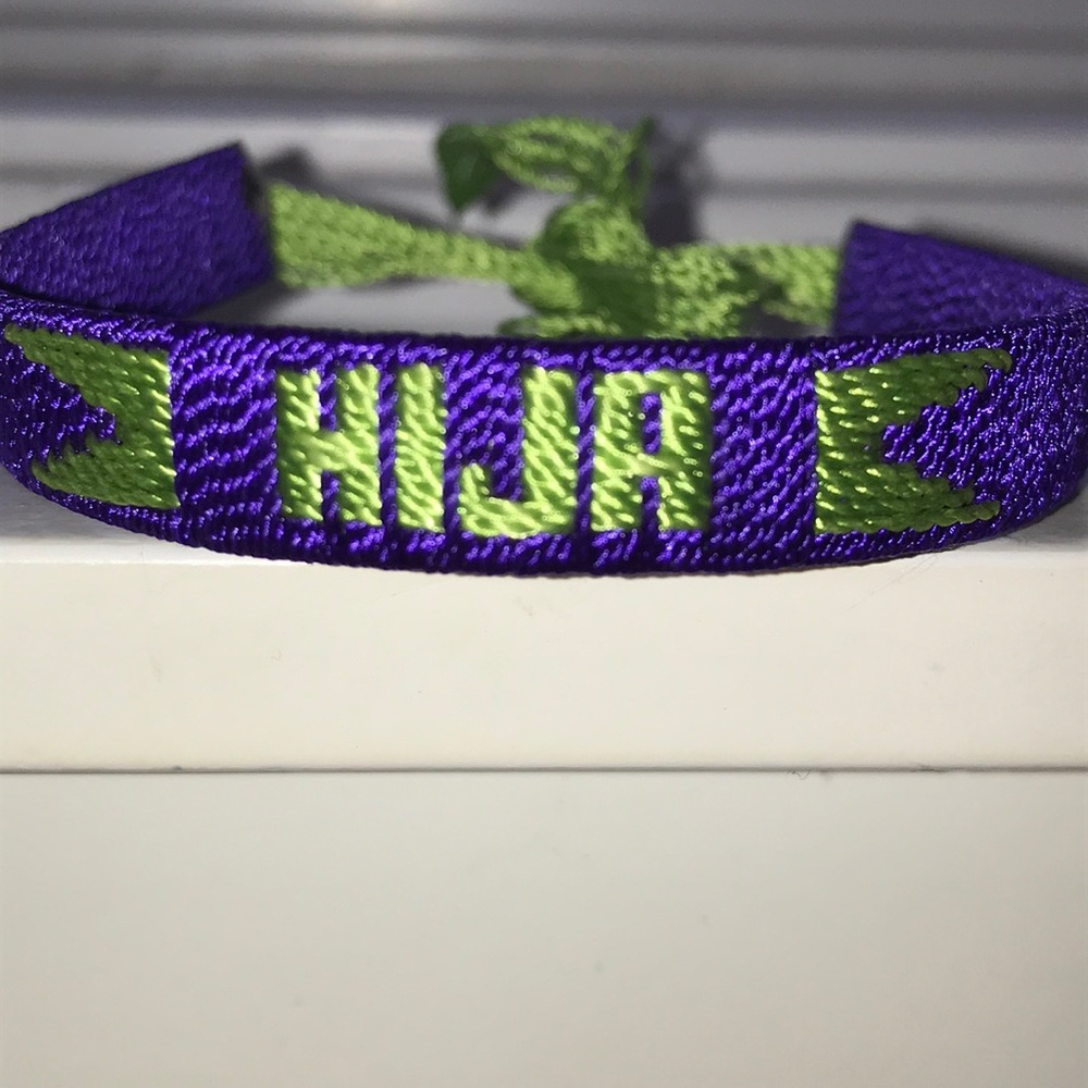 Spanish Tie Bracelet: Purple&Green “Hija/Daughter”